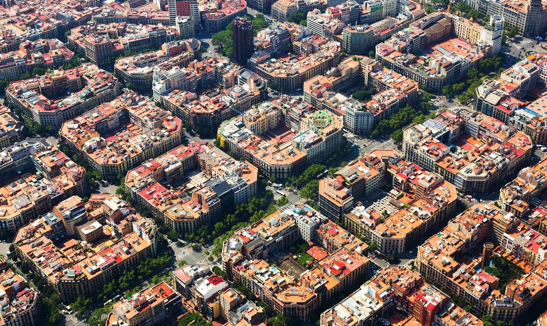 Los empresarios aconsejan la recalificación de suelo urbano para sumar nuevas viviendas en Barcelona
