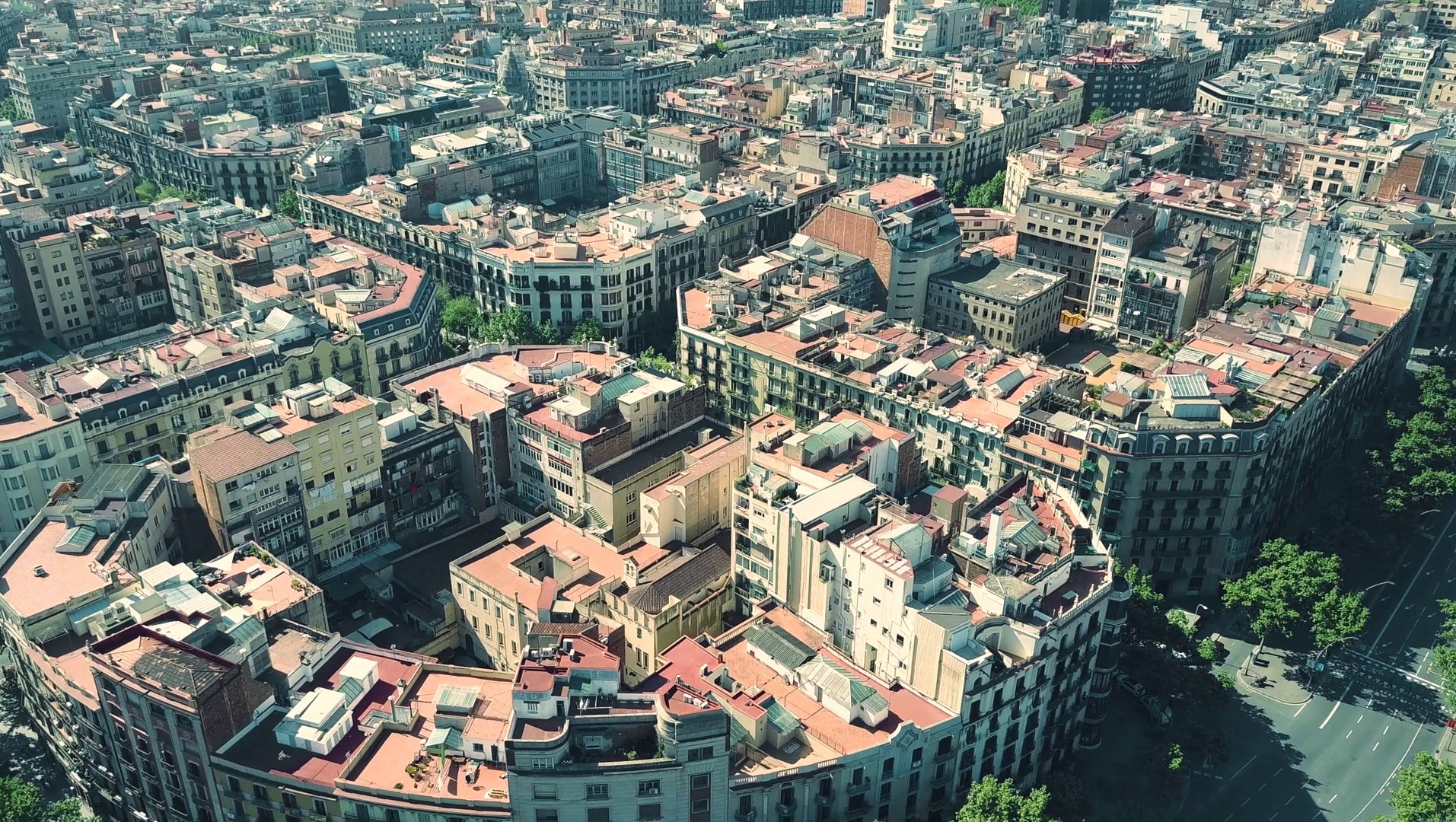 Ayuntamiento y Generalitat chocan en torno al impacto del decreto de acceso a la vivienda en Barcelona