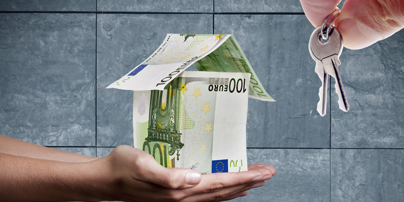 La casa hecha de euros ilustra las fianzas de arrendamiento para una vivienda