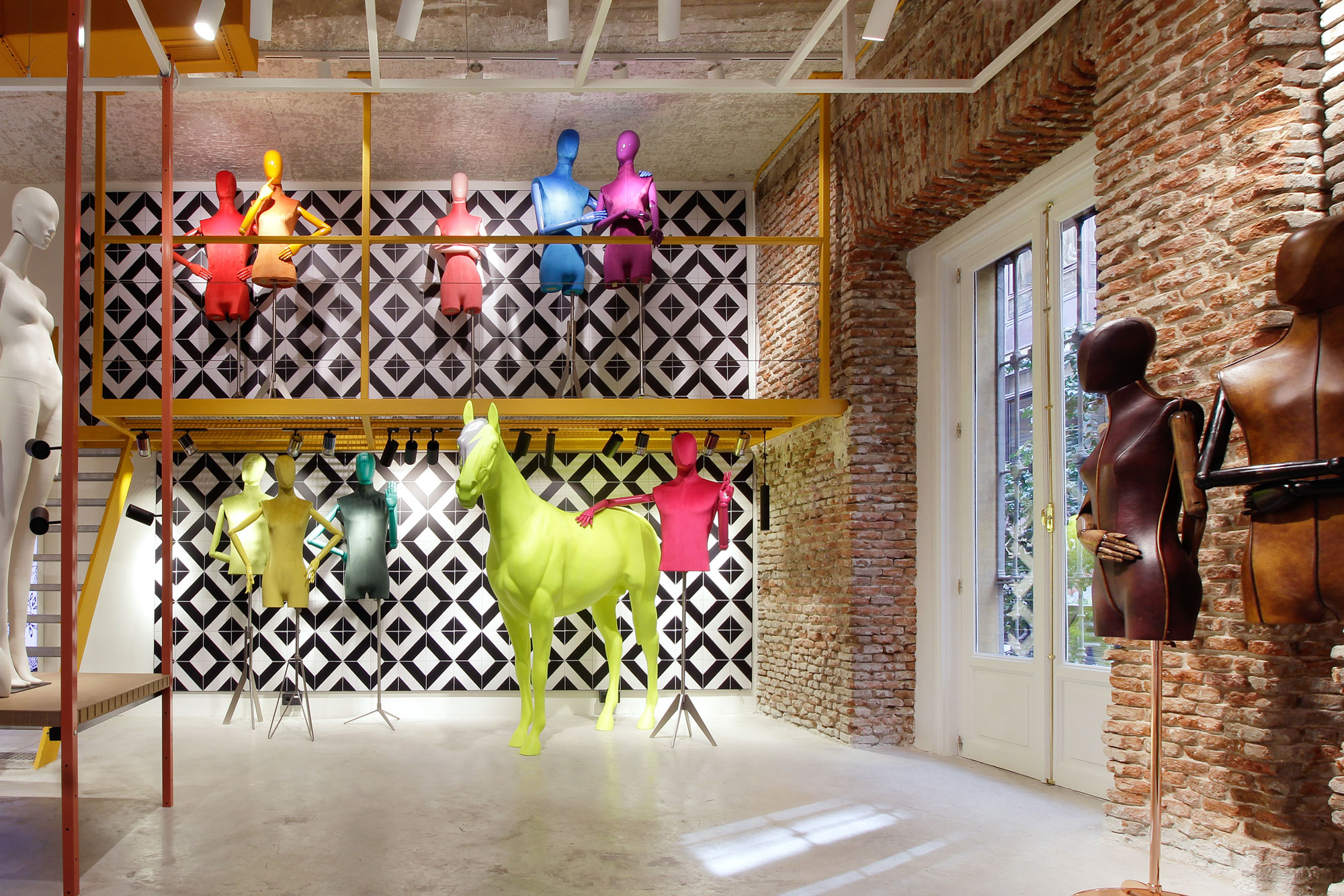 Retail coworking