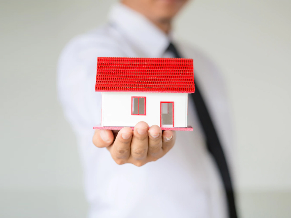 Eres un asesor inmobiliario positivo
