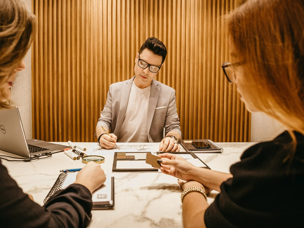 diferencias entre broker y agente inmobiliario